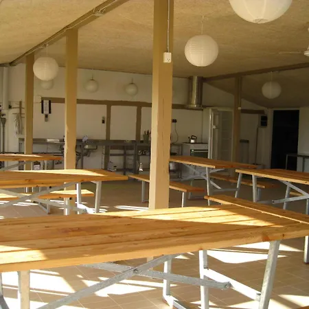 Den Hvide Sommerhytte Pa Skaro Campingplatz Svendborg