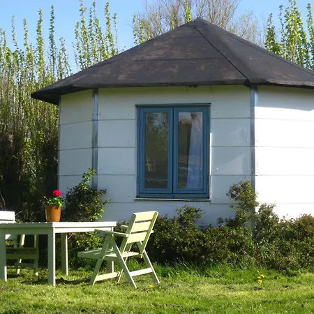 Den Hvide Sommerhytte Pa Skaro Campingplatz